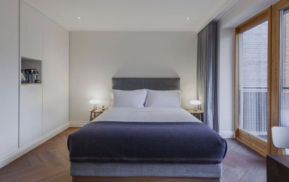 Roseate Hotel Reading - image 2