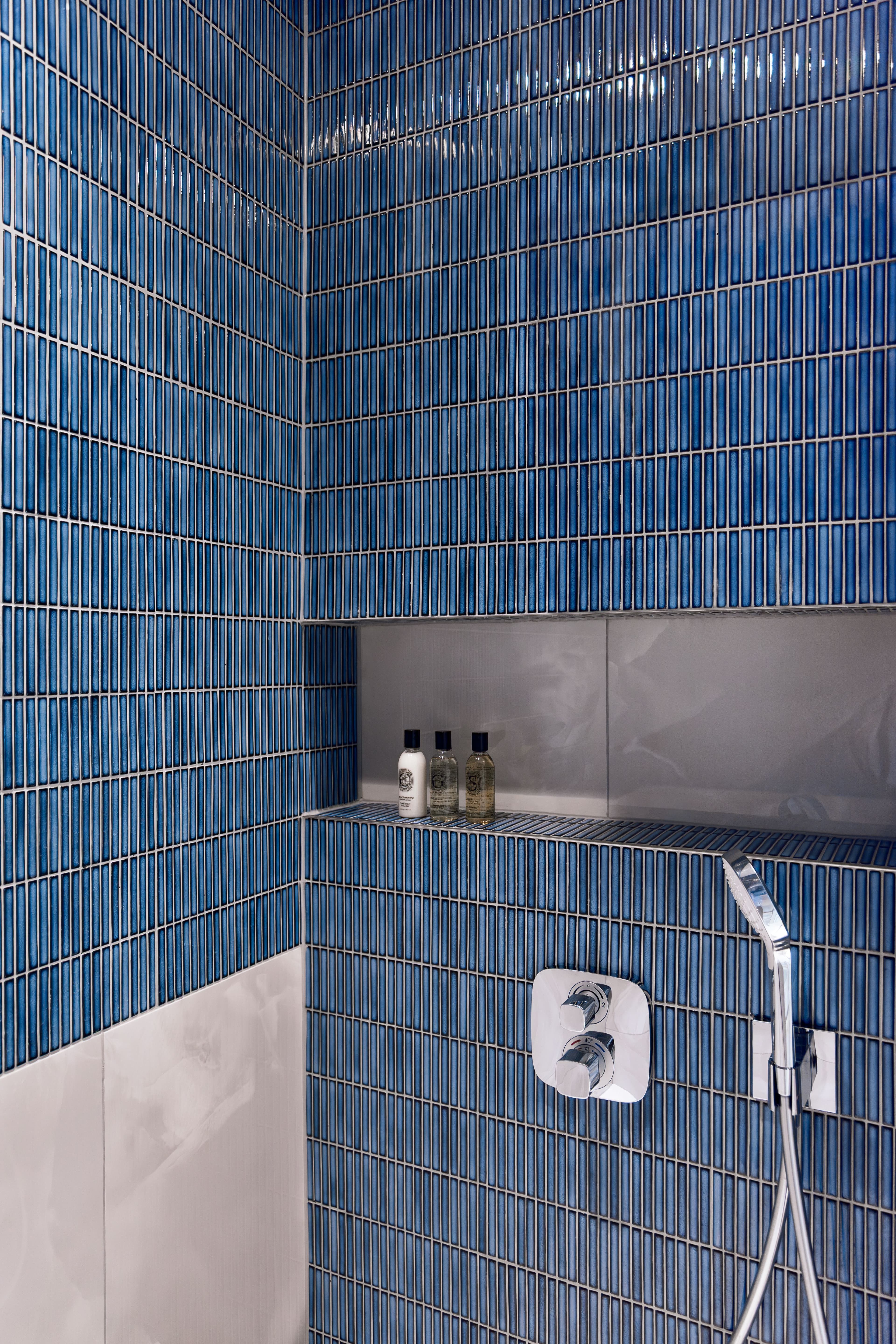 Teenage Boy en-suite bathroom, London - image 1